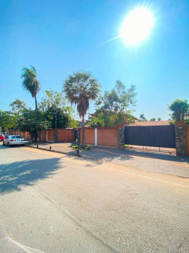 EN VENTA HERMOSA RESIDENCIA EN FERNANDO DE LA MORA ZONA SUR – 2