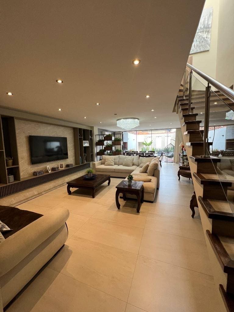 VENDO DUPLEX EN EL BARRIO MBURUCUYA – 2