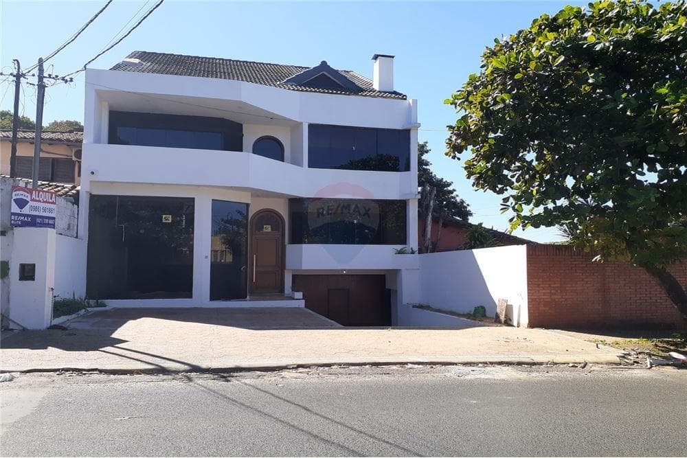 IMPONENTE Y AMPLIA RESIDENCIA DE 5 NIVELES EN BARRIO MBURICAÓ DE ASUNCIÓN