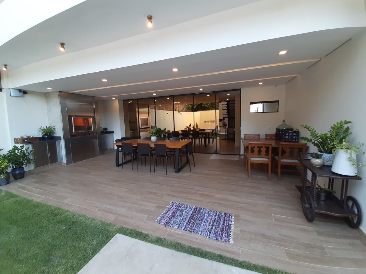 Hermosa Casa Minimalista Con 4 Dormitorios zona Conmebol, barrio America – 2