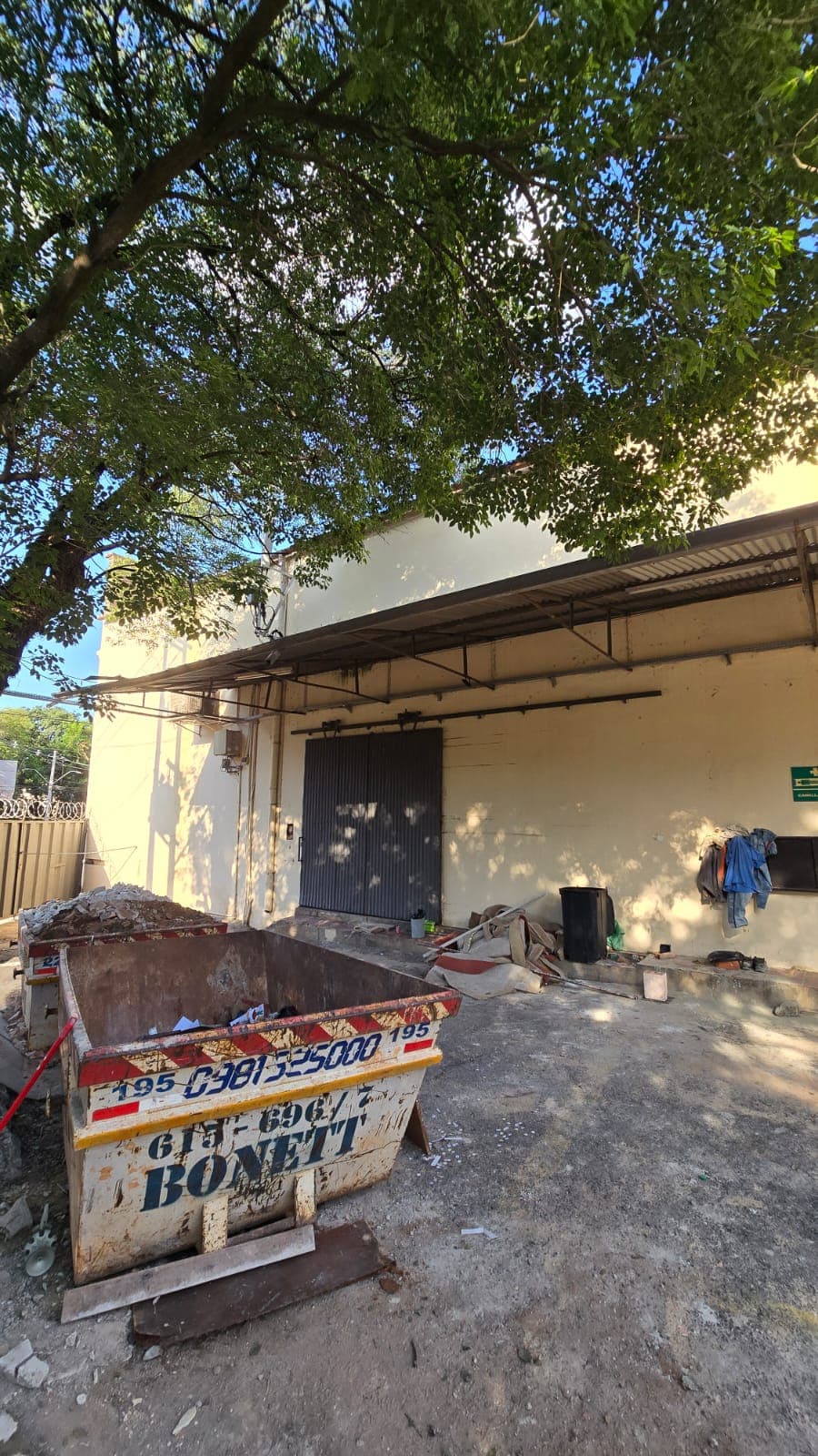 Alquilo Inmueble Comercial de 1.100 m2 Sobre la Avda. Artigas - CLCO7916304 – 2