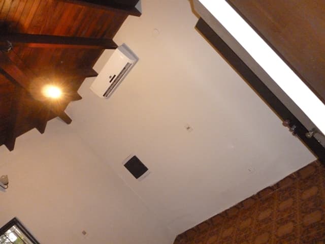 ¡Oportunidad Única! Casa en Venta en Lambaré: Ubicación Estratégica a Pasos de Avda. Cacique Lambaré – 3