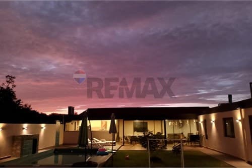 Casa-Venta-PY Cordillera San Bernardino -25.359443291149542 Urbanización Puerta…