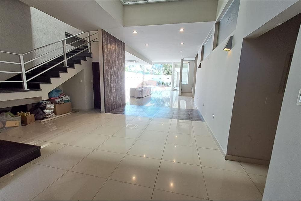 Alquilo hermosa residencia en Mburucuyá – 2