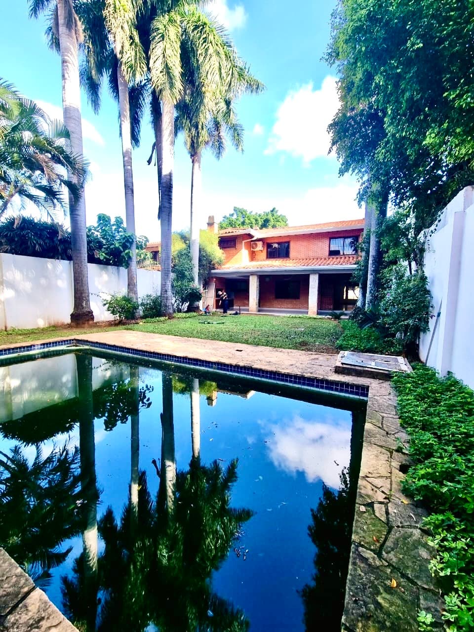 ALQUILO HERMOSA RESIDENCIA DE 4 SUTES EN CARMELITAS . ZONA ASA