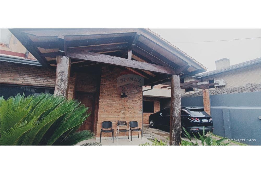 Alquiler de Amplia Casa - Zona el Pueblo Lambaré