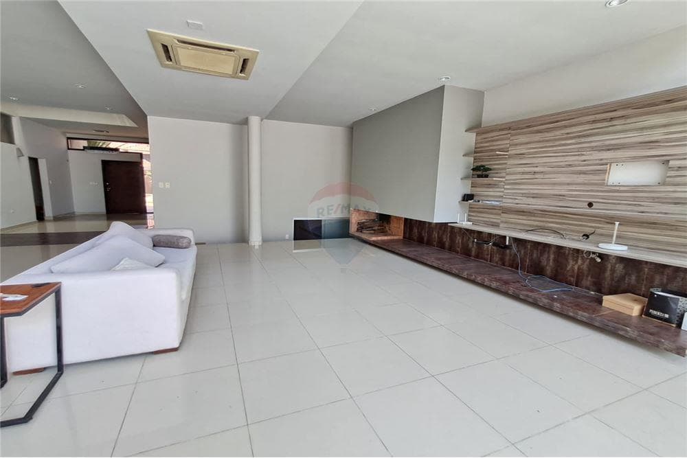 Alquilo hermosa residencia en Mburucuyá – 3