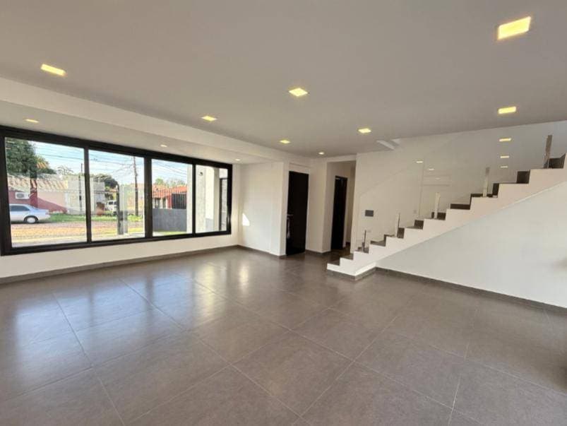 EN ALQUILER DUPLEX EN LAURELTY LUQUE – 3
