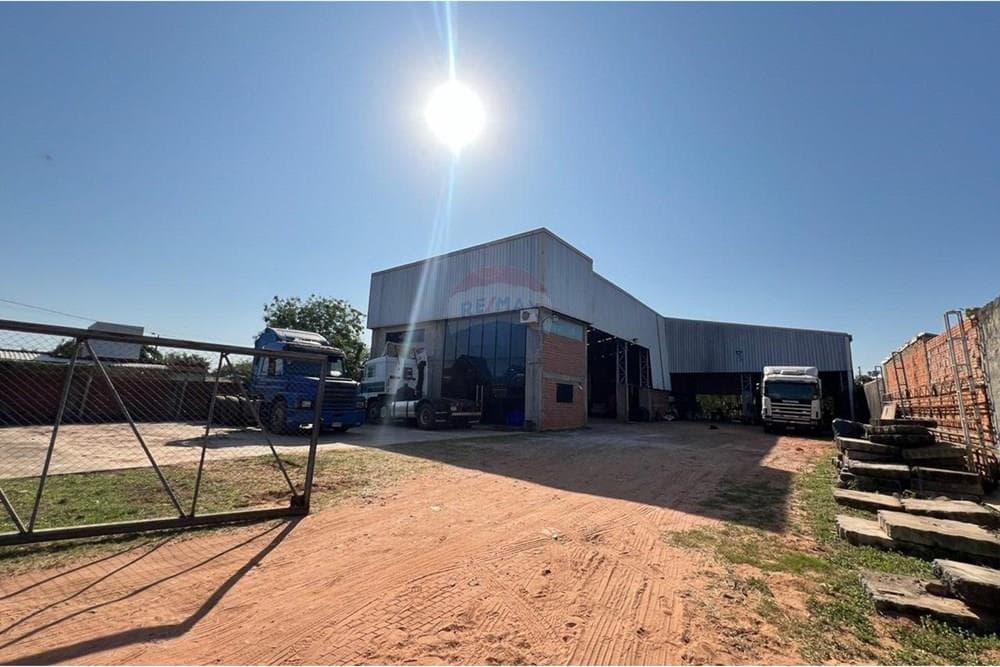 Alquilo Amplio Tinglado con Oficinas en Limpio – 2