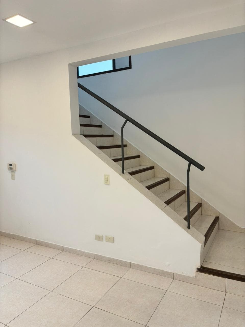 Oficinas Corporativas/Local Comercial en Alquiler - Barrio Mcal. López.