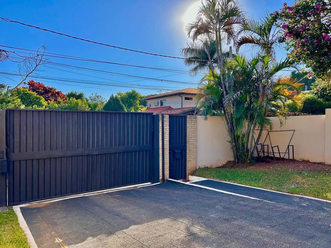 Alquilo Casa semi amoblada en Lambare zona residencial , Barrio Felicidad
