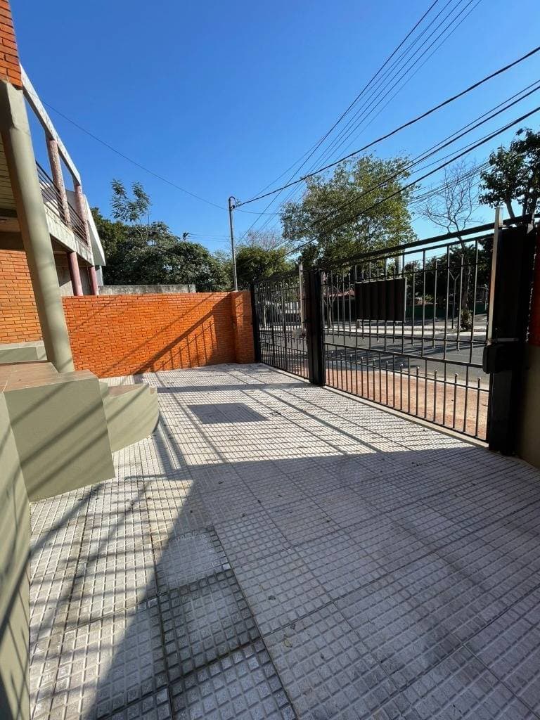 ALQUILO DUPLEX SOBRE BRUNO GUGGIARI, LAMBARÉ – 2