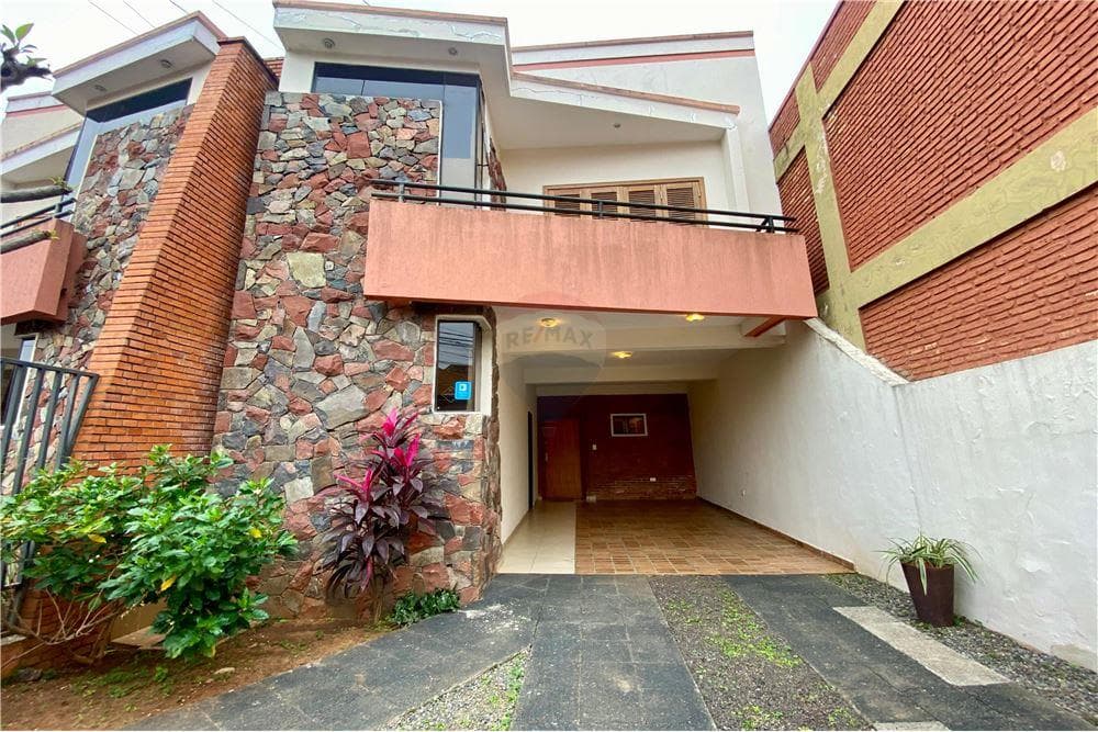 VENDO AMPLIO DUPLEX CON PISCINA EN BARRIO RECOLETA