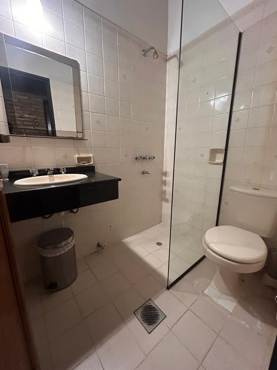 Alquilo Casa semi amoblada en Lambare zona residencial , Barrio Felicidad ???? – 3