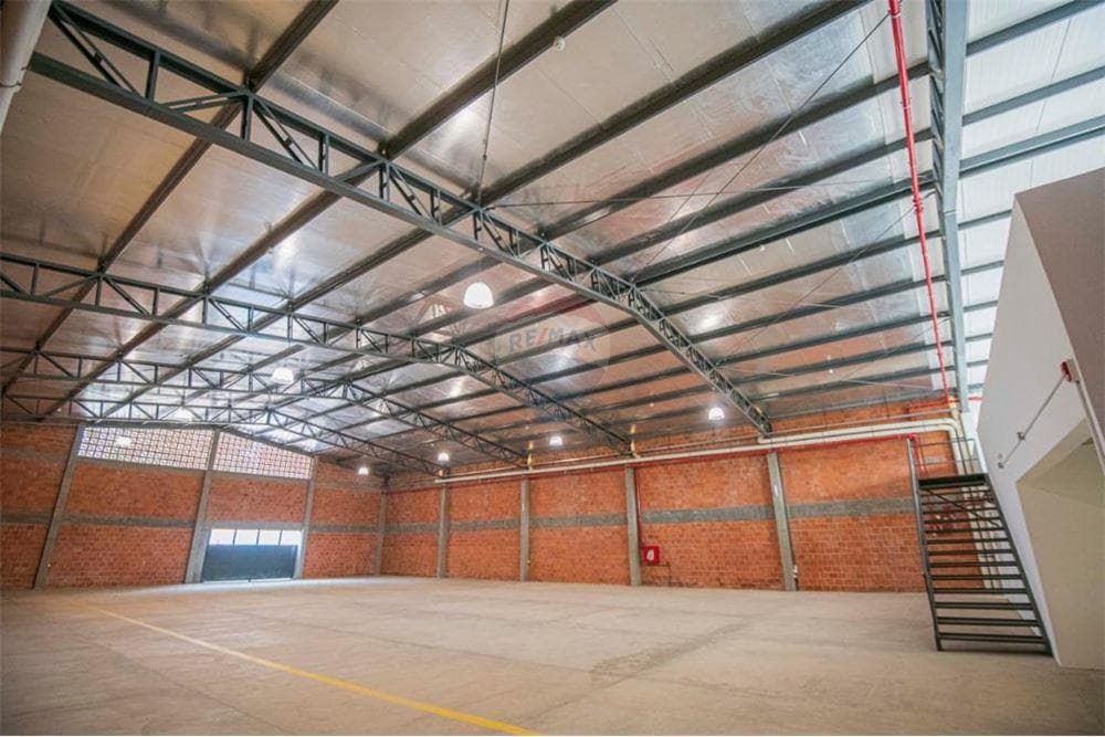 Tinglado de 650 m2 a media cuadra de Ruta Transchaco, zona Asunción Golf Club