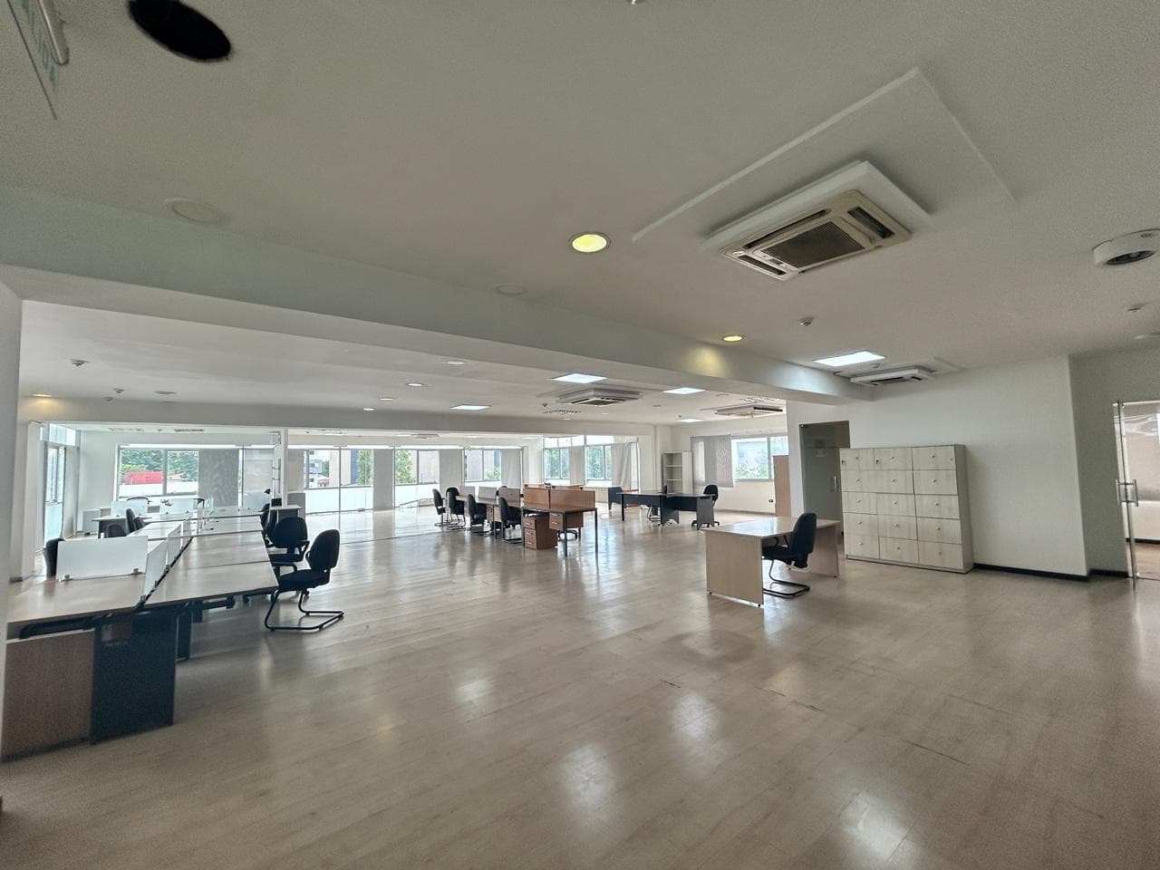 # OFICINA CORPORATIVA EN ALQUILER – EDIFICIO AURA | EJE CORPORATIVO
