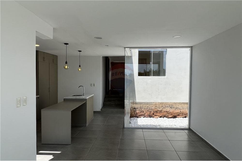 VENDO CASA MINIMALISTA A ESTRENAR EN LUQUE MORA CUE – 3