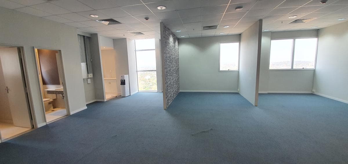 Alquilo Oficina De 94 m2 Con 2 Cocheras En El WTC Asunción – 2