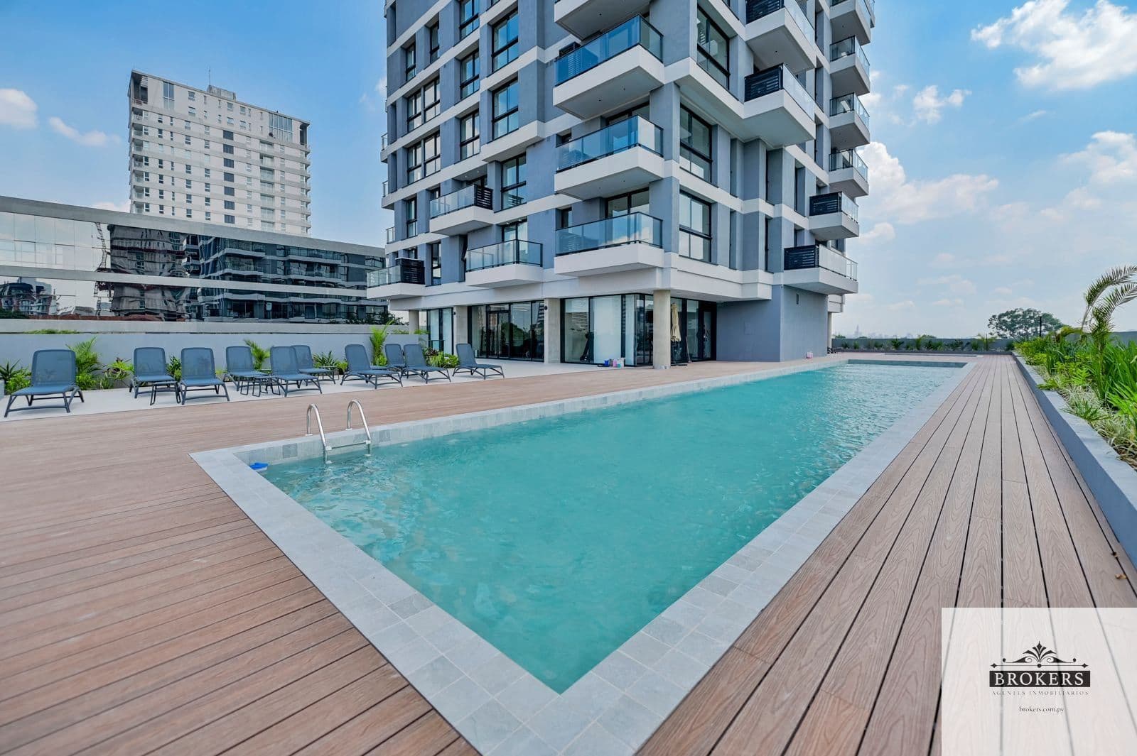 Departamento en venta de 3 dormitorios c/ cochera en Las Lomas (Las Carmelitas)