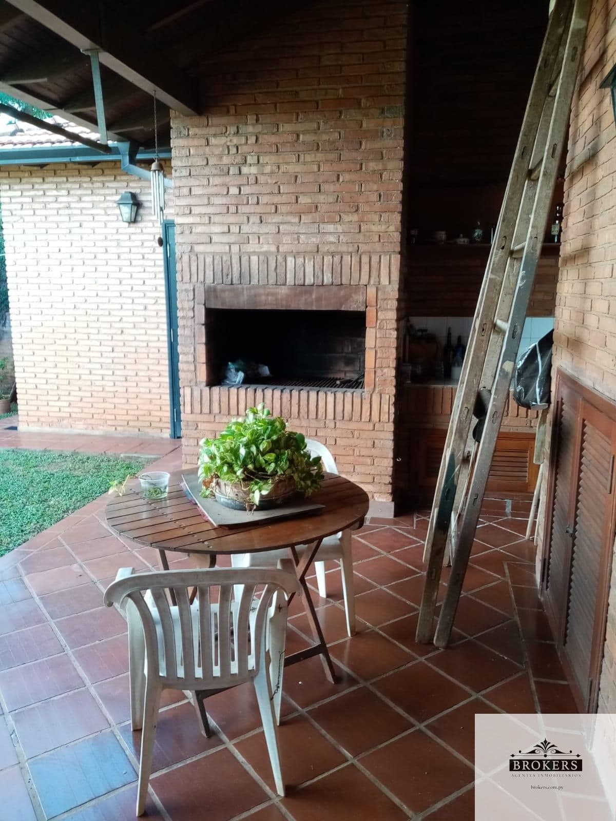 Vendo Casa dos plantas 4 dormit. en Mburucuyá – 2