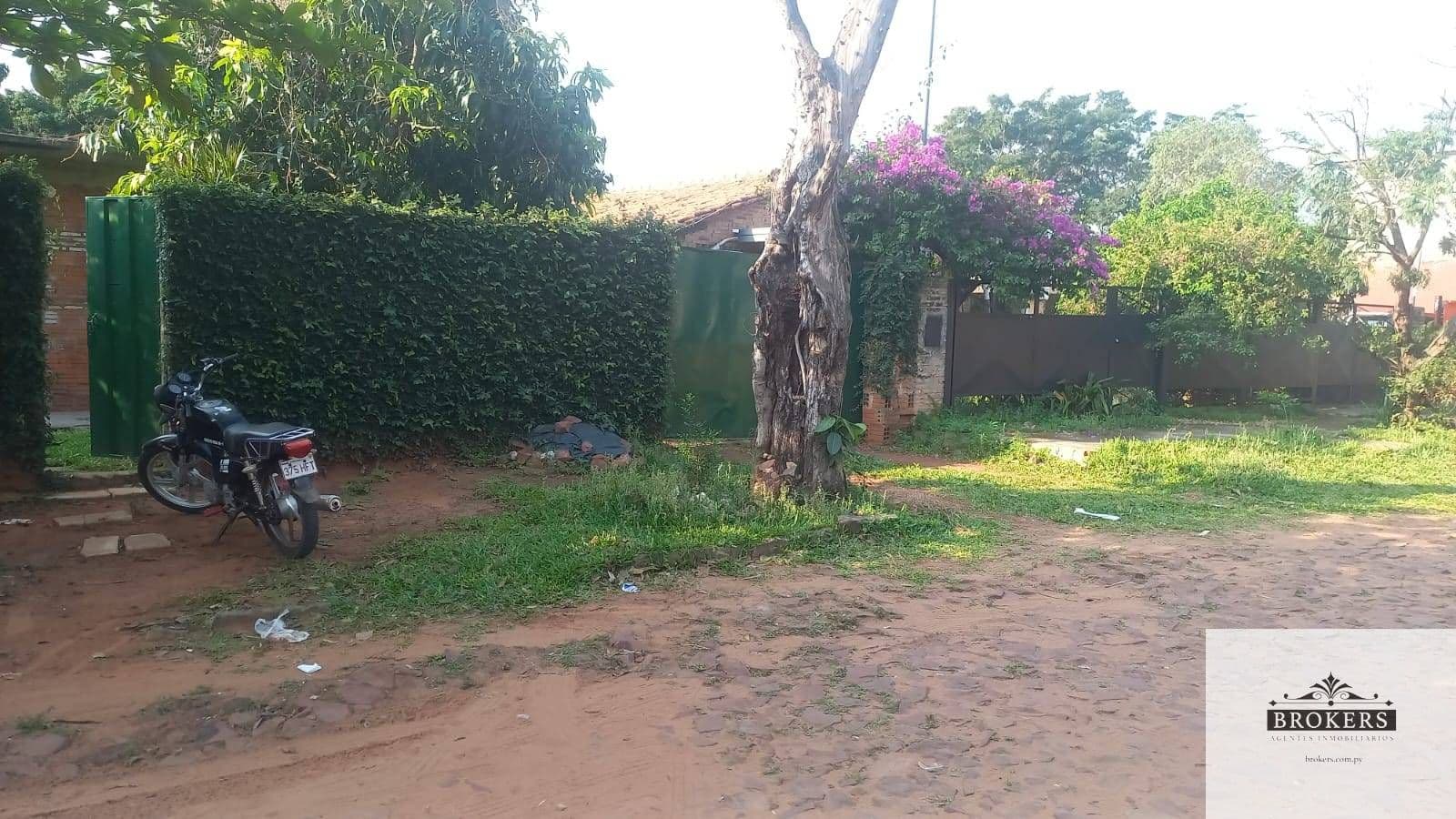 Casa en Venta de 3 Dormitorios c/ cochera en Ñemby – 2