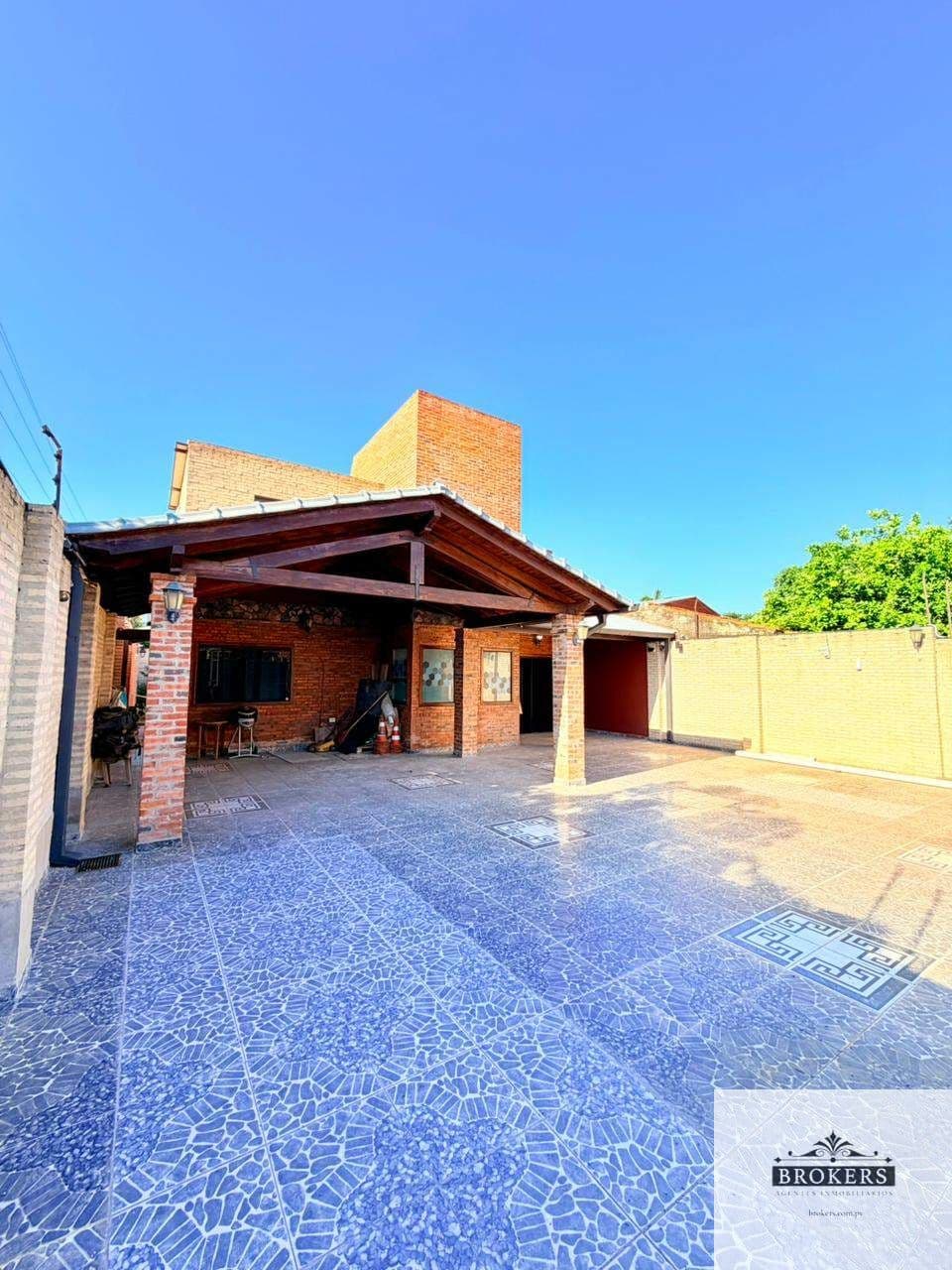 Vendo Amplia Casa De 3 Dormitorios En Luque Con Espacio Para 6 Vehículos – 2