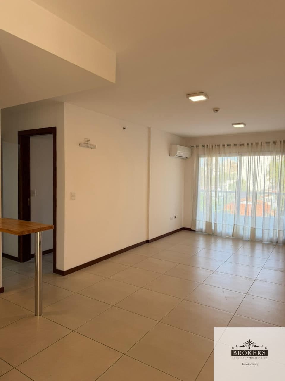 Alquilo Departamento de un Dormitorio en Zona Shopping del sol madame Lynch – 2
