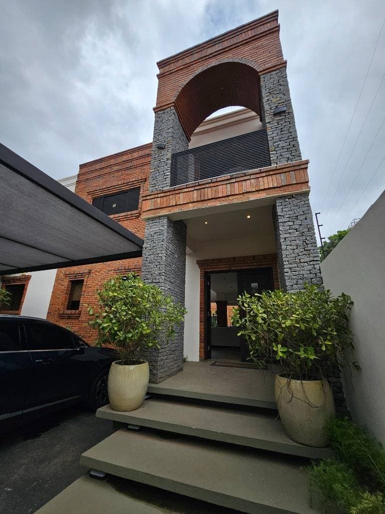 ALQUILO VIVIENDA DE LUJO - BARRIO HERRERA