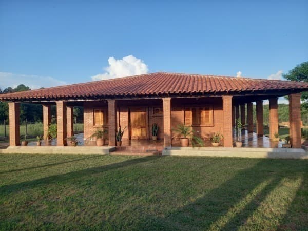 HERMOSA CASA QUINTA EN PIRIBEBUY