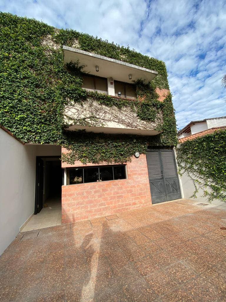 ALQUILO HERMOSO DUPLEX AMOBLADO Y EQUIPADO BARRIO MBURUCUJA