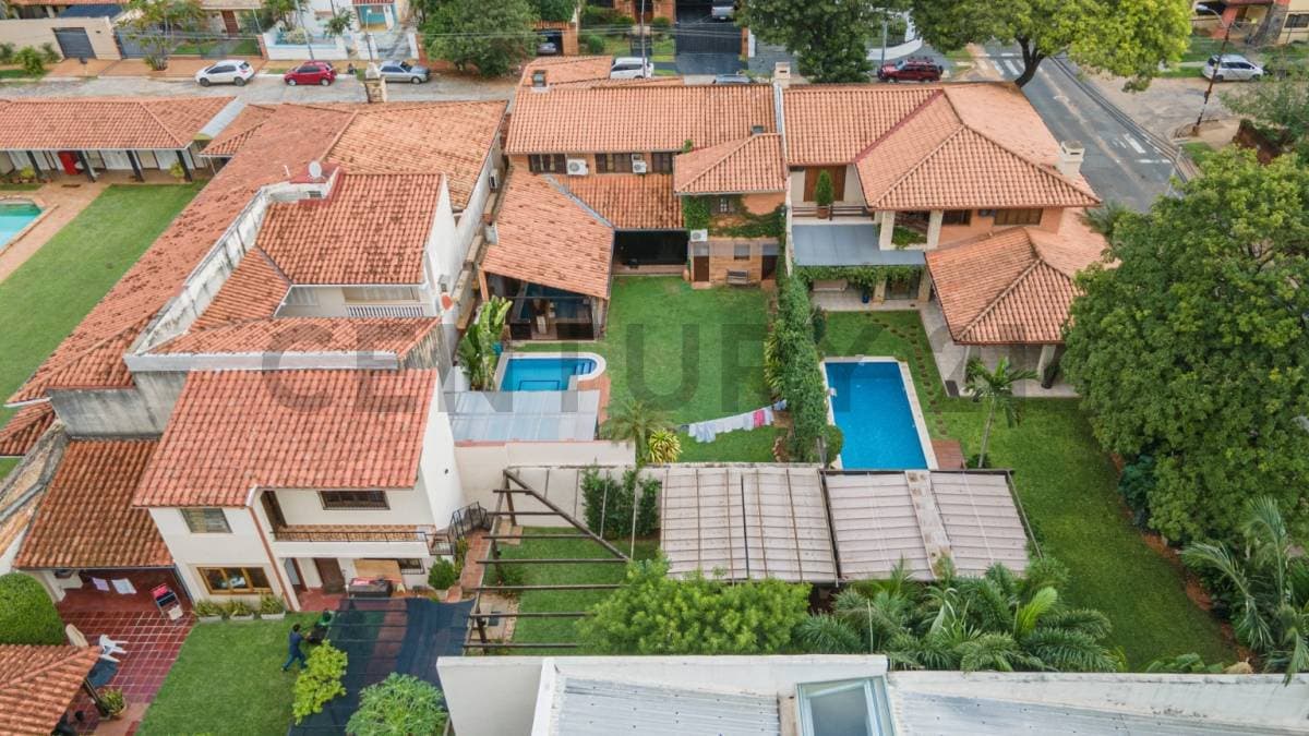 AMPLIA RESIDENCIA EN VENTA – 3