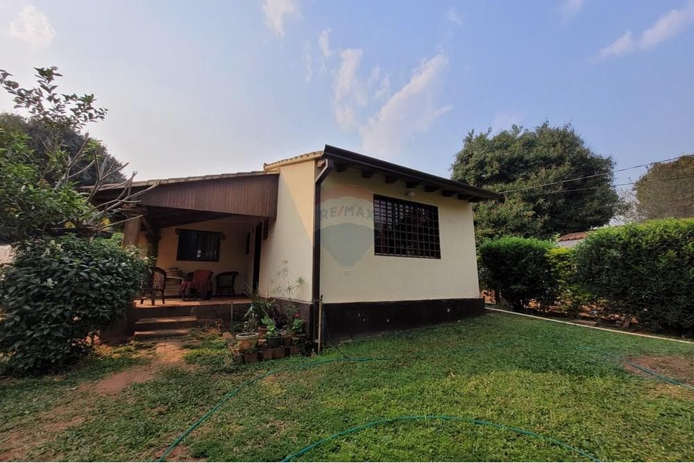Casa en terreno de 976 m2 sobre calle asfaltada – 2