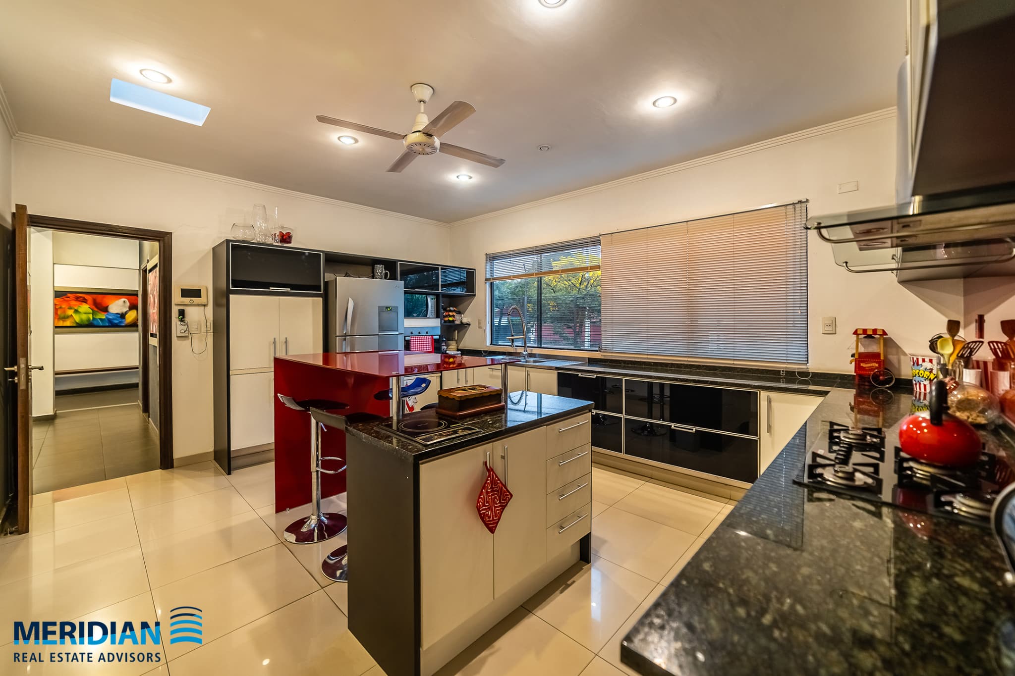 Residencia Minimalista sobre Av. Primer Presidente! – 3