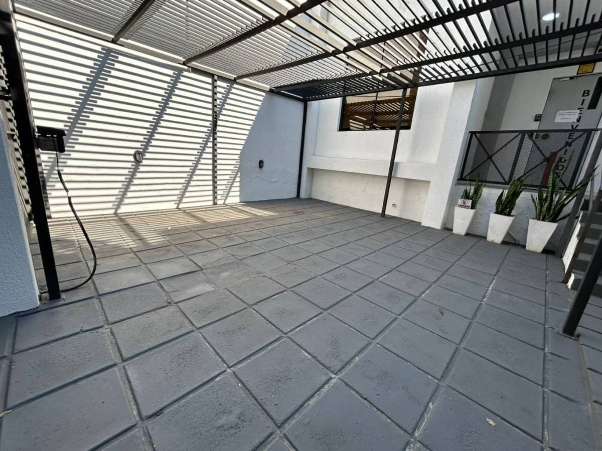 Oficina en alquiler -Avenida perú, barrio las Marcedes – 3