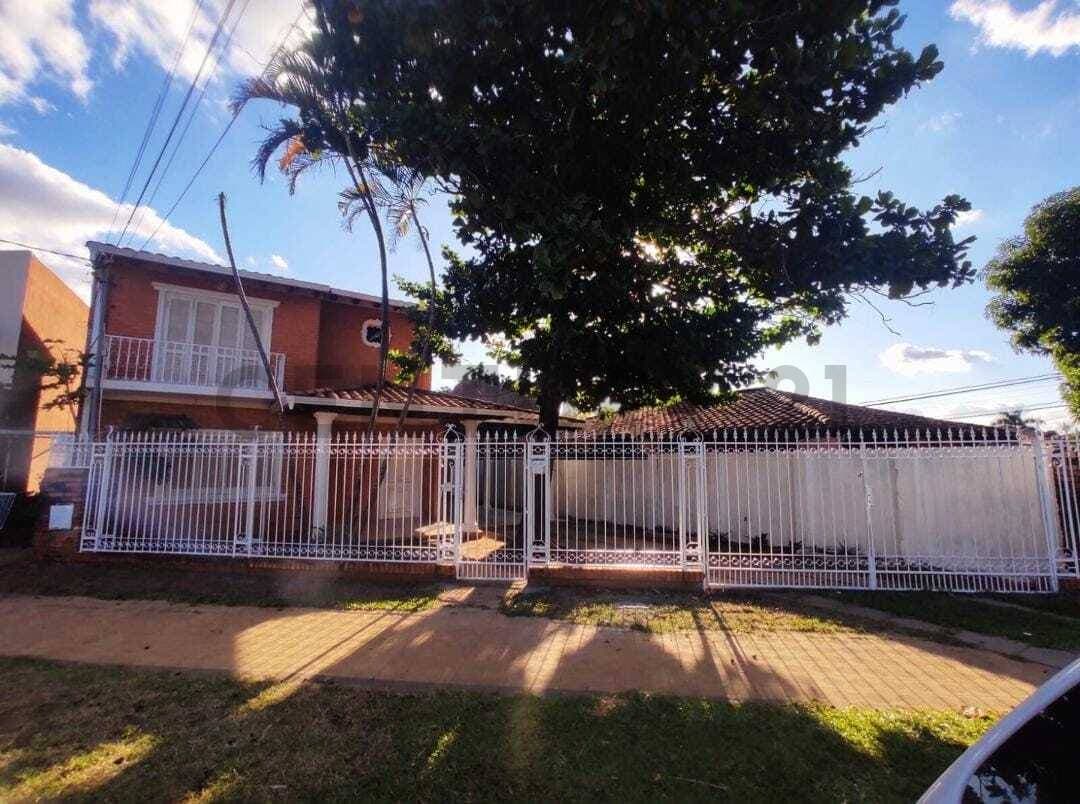 VENDE Amplia casa en Campo Grande, Luque