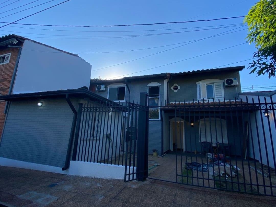 ALQUILO CASA DE 3 DORMITORIOS EN BARRIO ROBERTO L. PETIT