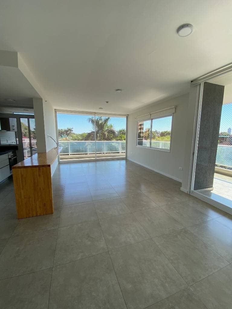 Alquilo amplio departamento de 113,45 m2 propios