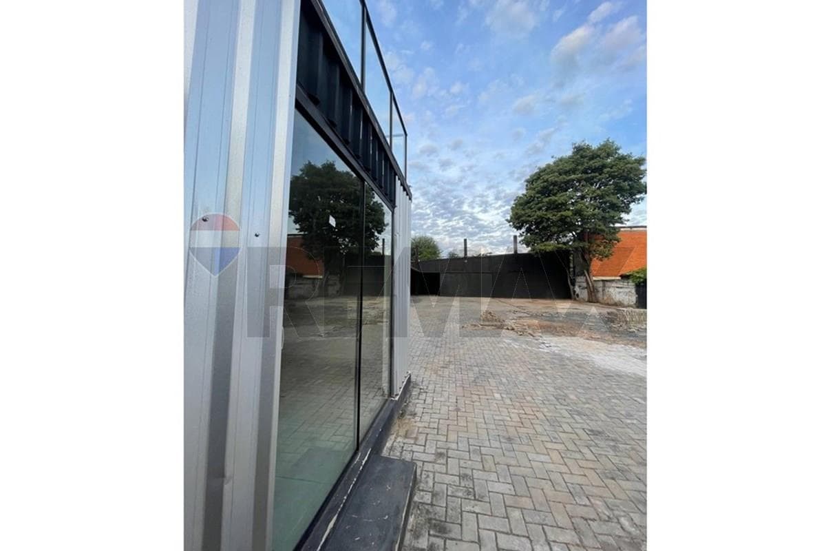 SHOWROOM CON OFICINAS Y DEPÓSITO EN LOS LAURELES – 2