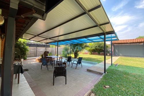 HERMOSA Y AMPLIA CASA EN MORA KUE