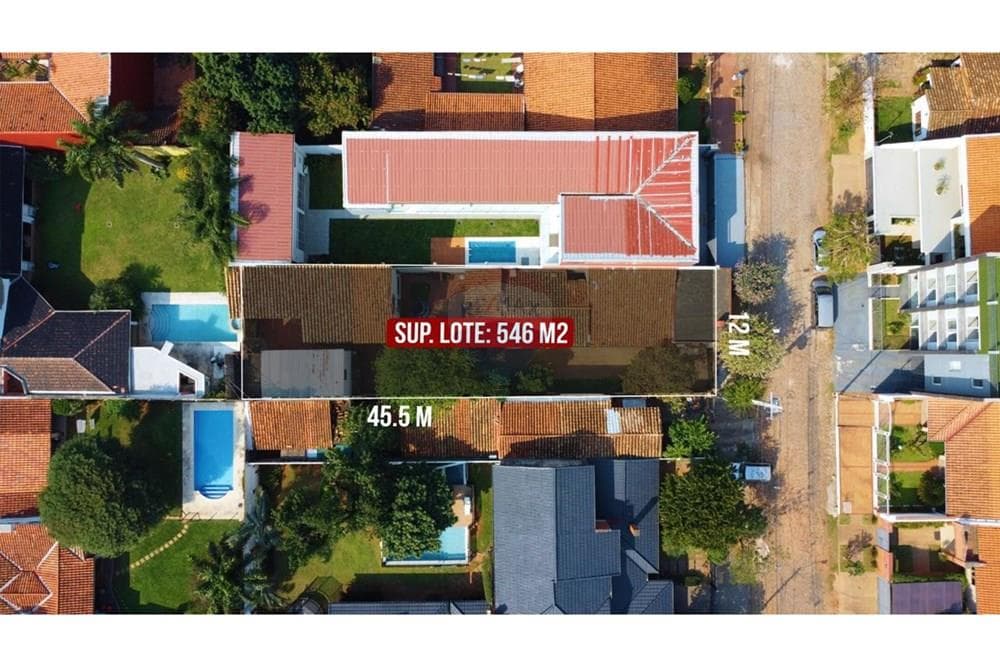Vendo amplia casa en B° La Recoleta- Asunción