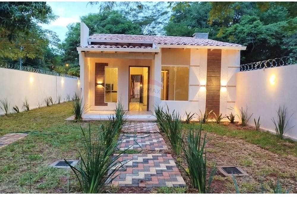 VENDO MODERNA CASA EN MRA