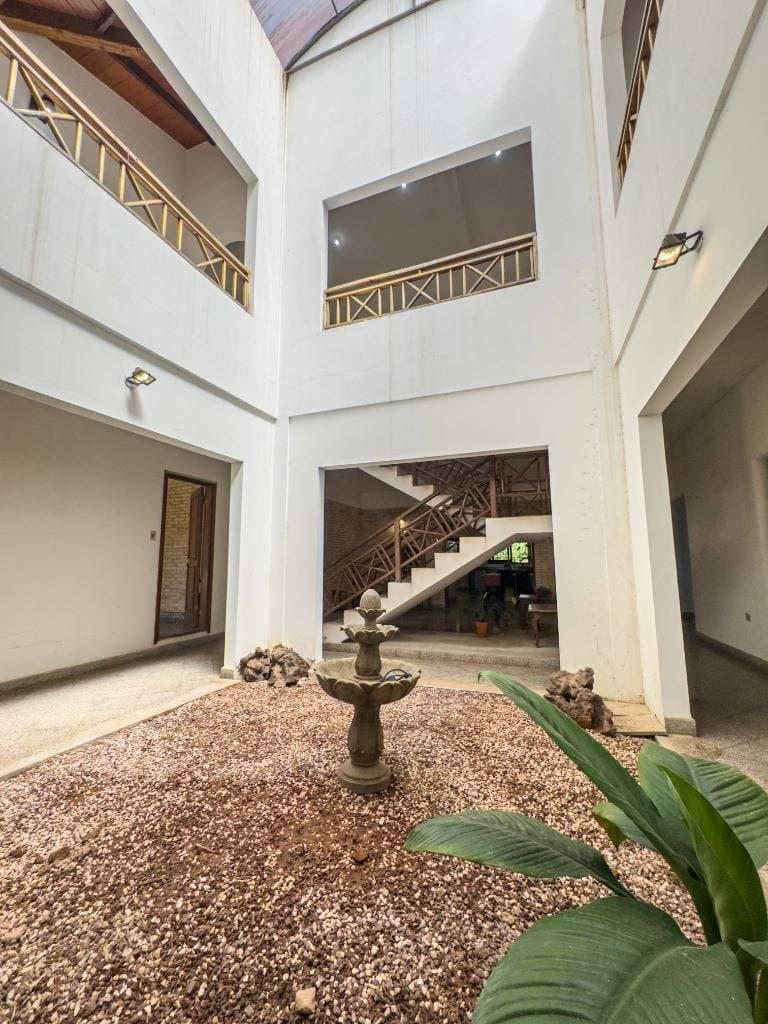 ALQUILO AMPLIA RESIDENCIA EN MARIANO ROQUE ALONSO – 2