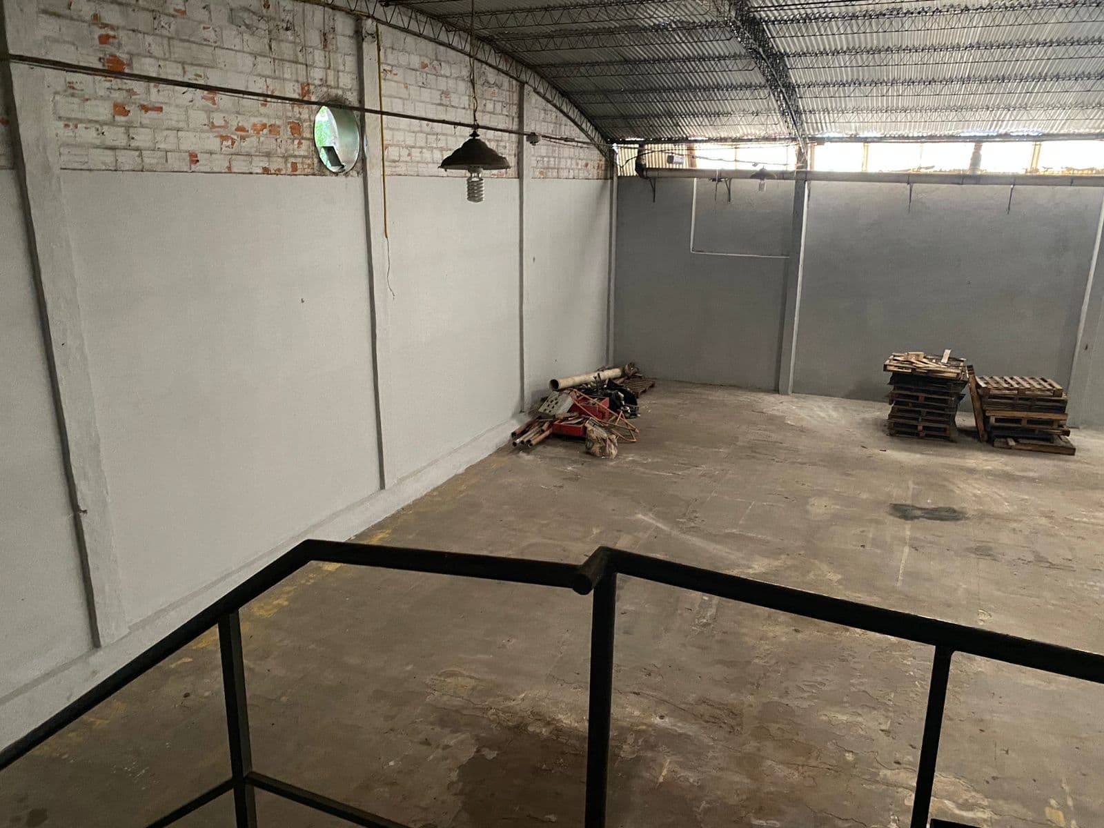 Tinglado En Madame Lynch Con 1.100 M2 Cubiertos, 300m2 Oficina, 200 M2 Libres – 3