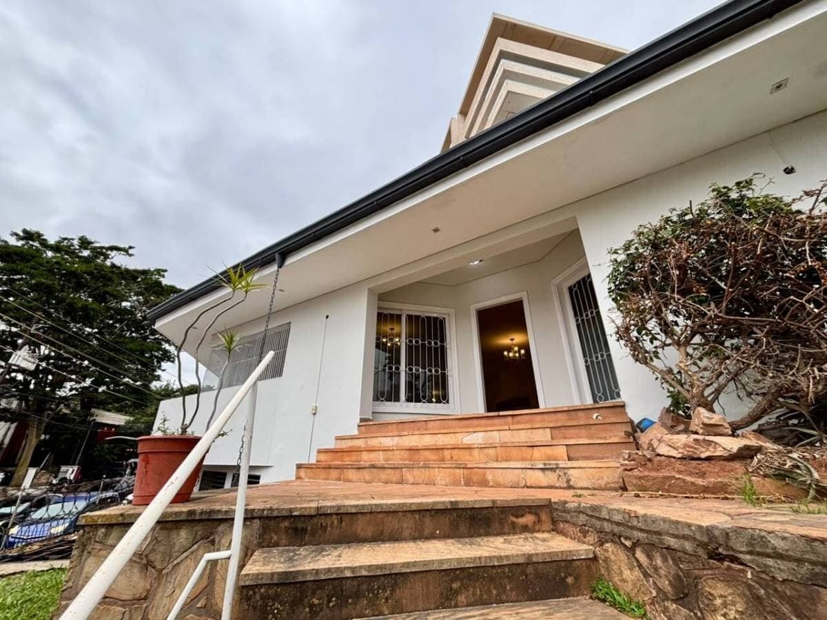 Casa Comercial en Alquiler sobre Av. Mariscal López | 557 m² Construidos – 3