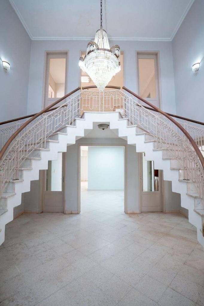 Vendo amplia oficina en Villa Morra Asunción.