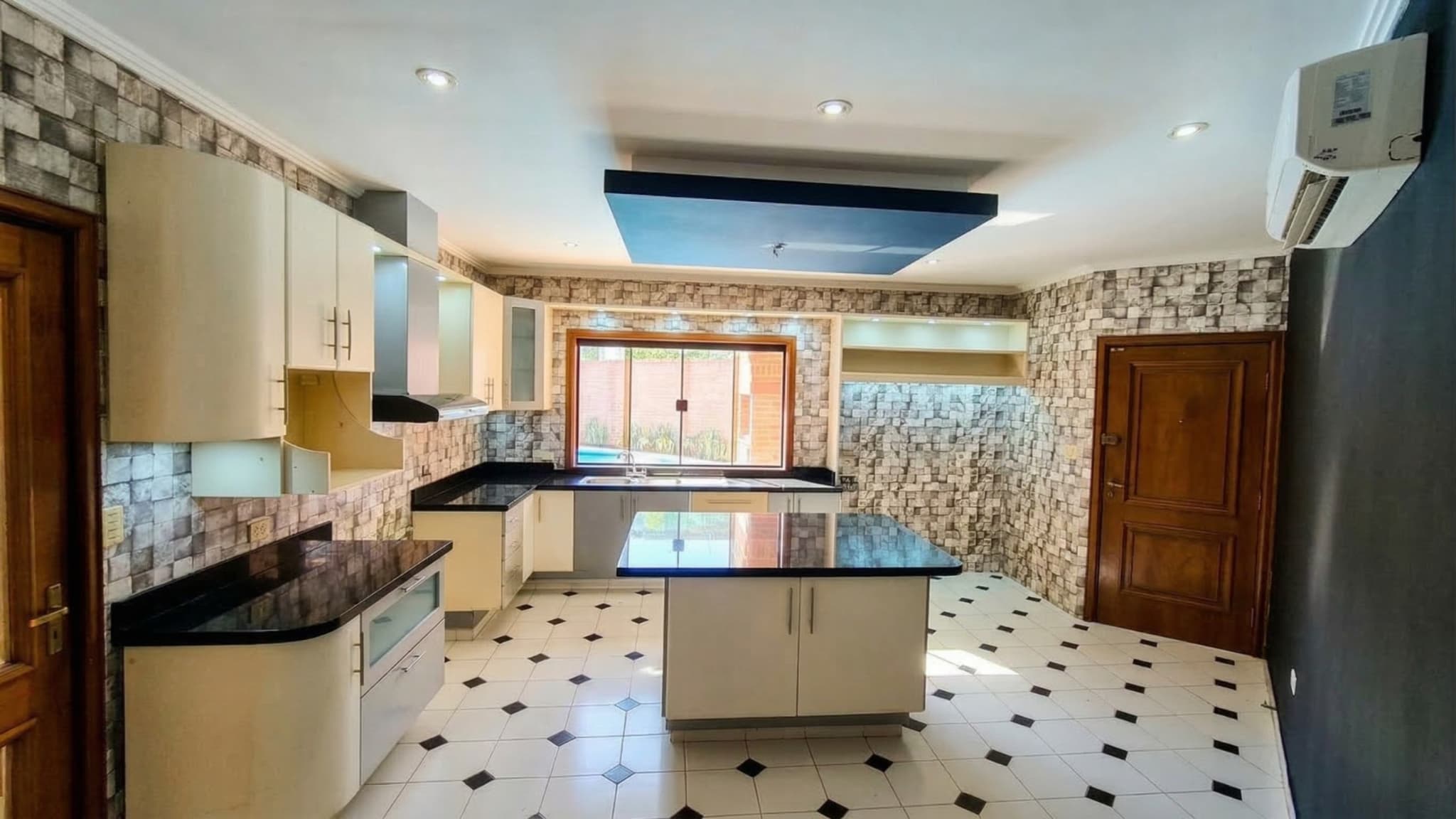 4000 Usd- Residencia En Las Lomas! – 3