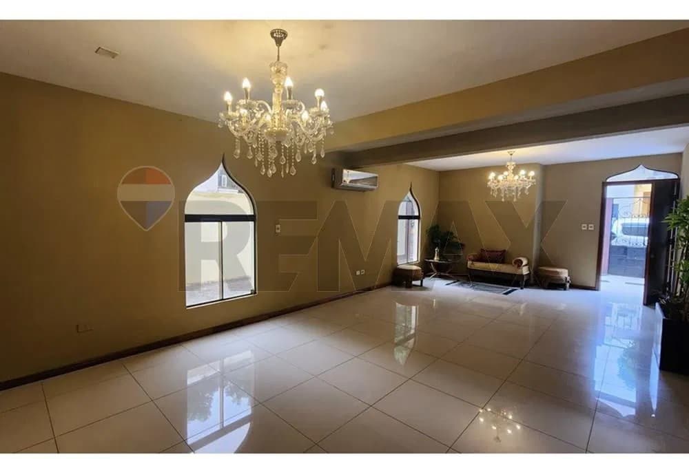 Alquilo Casa P/ Oficina – Bo .mcal Estigarribia – 2