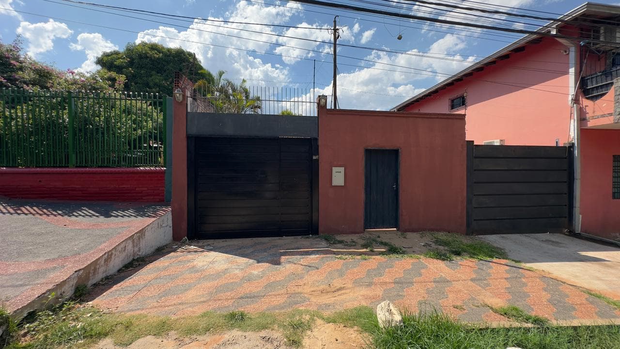 Remato Casa De Dos Dormitorios En El Barrio San Isidro De Lambaré – 2
