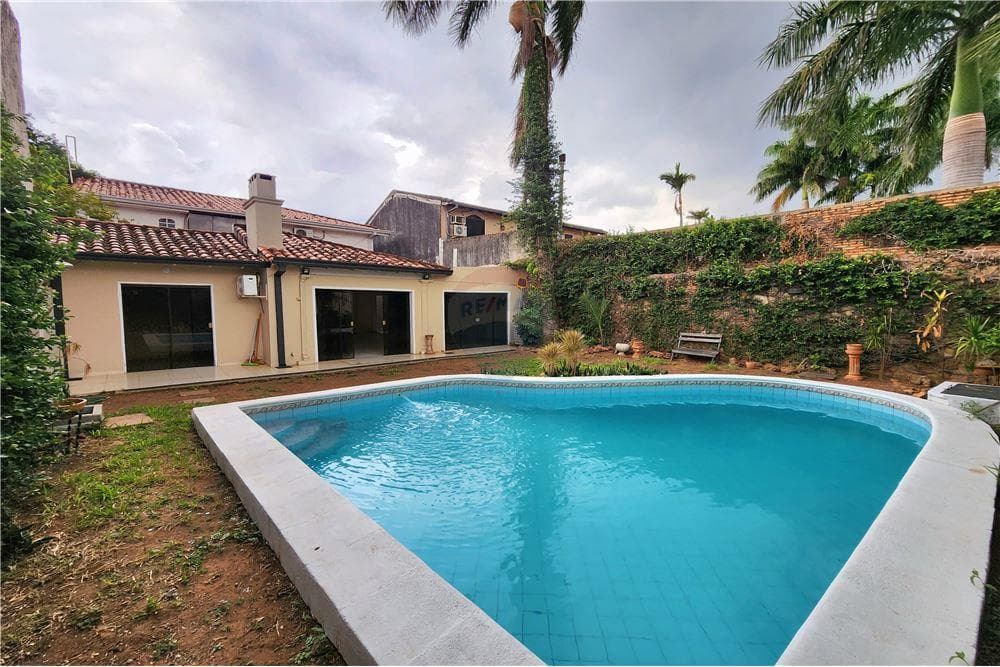 VENDO CASA CON PISCINA EN LAMBARE KENNEDY – 2