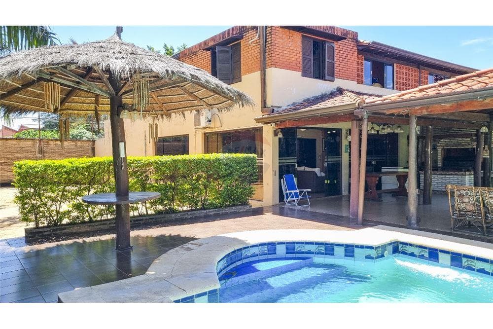 CASA QUINTA DE 5 DORM. EN BARRIO SAN MIGUEL - SAN LORENZO
